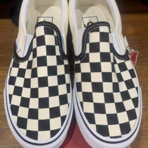 New Vans classic slip-on black and white checker- *SIZE: Men’s 3.5/Women’s 5.0*